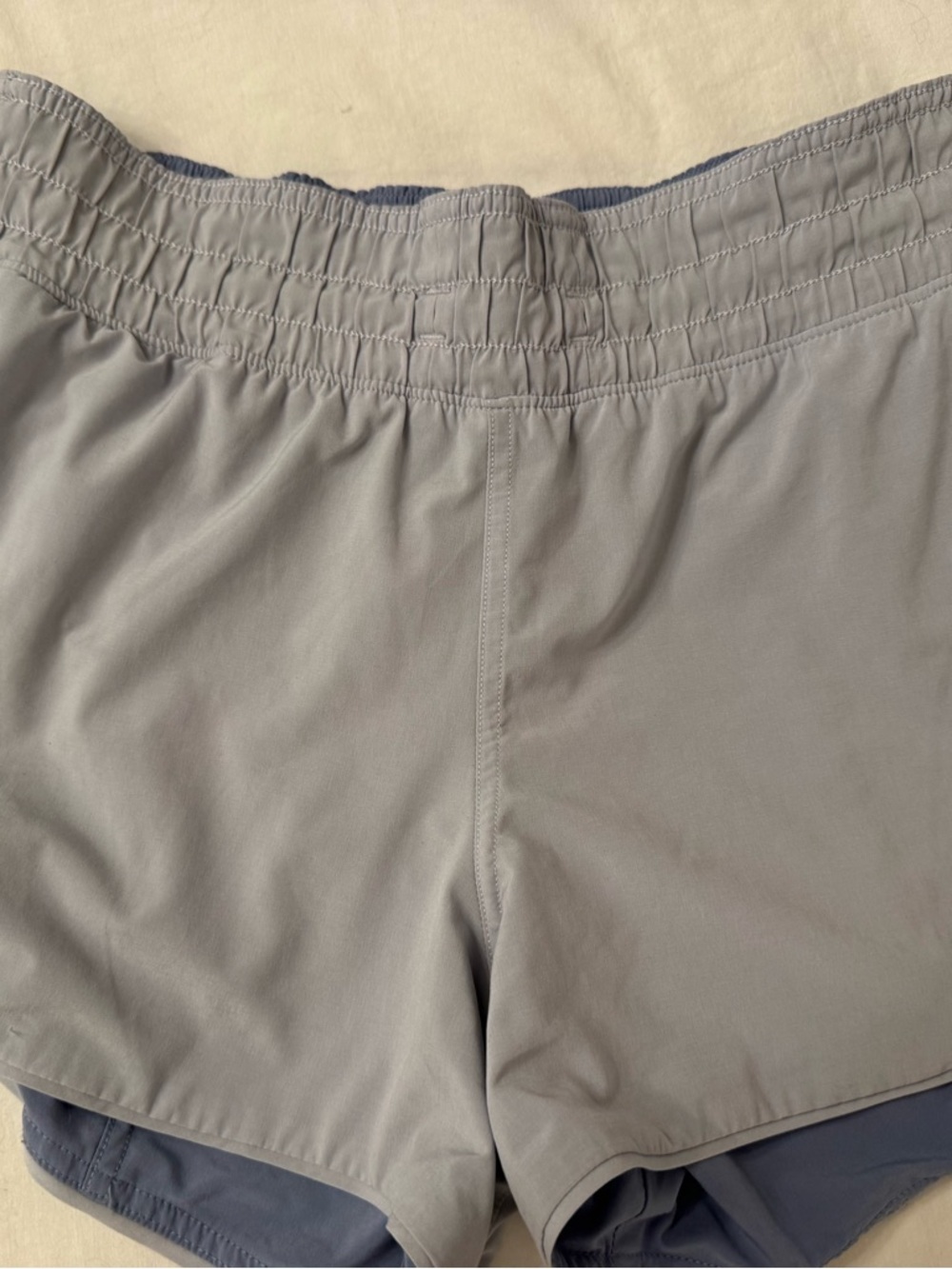 lululemon athletica Women's Reversible Athletic Shorts Size 6 lt & drk purple - Picture 2 of 9
